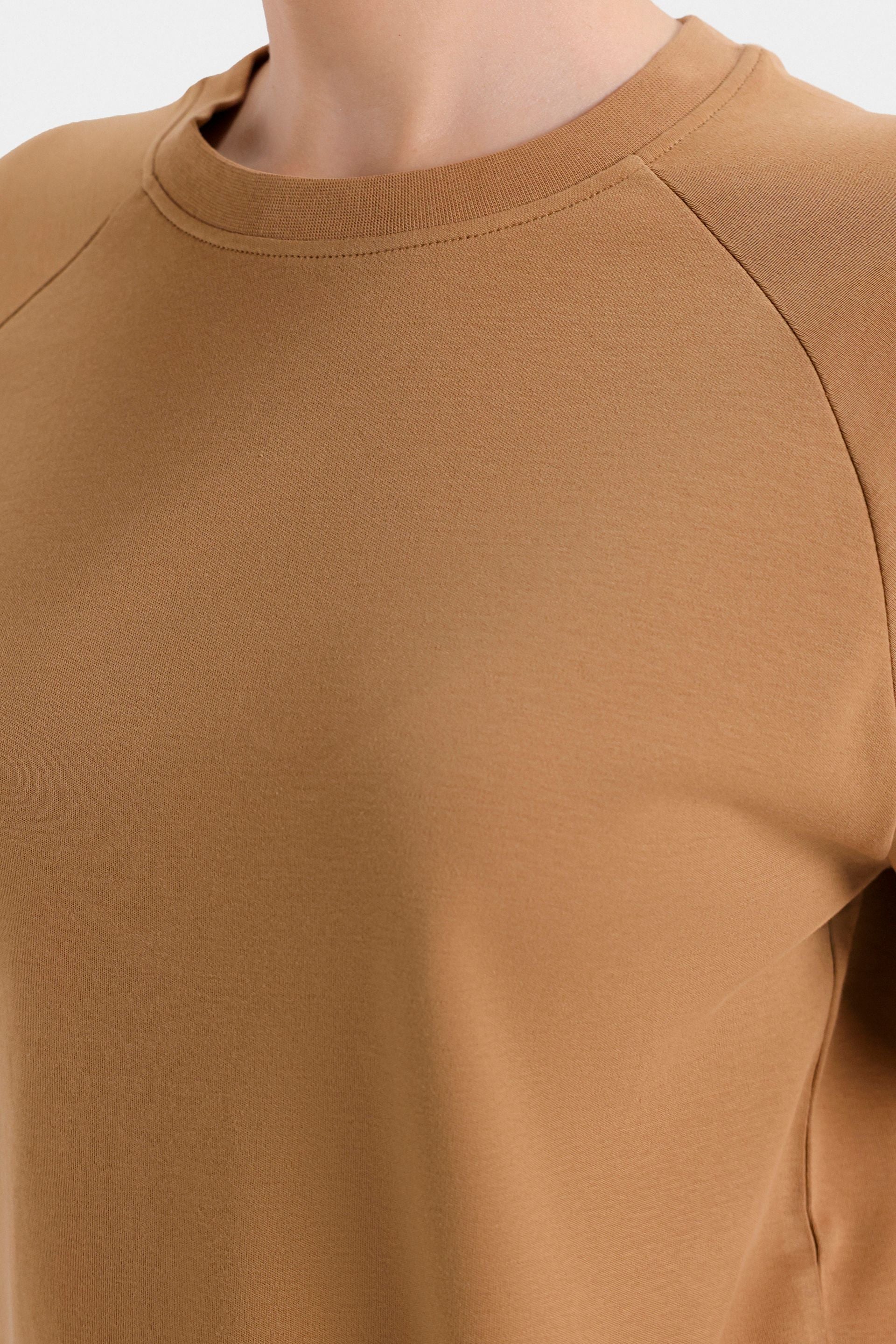 Cropped Raglan Sleeves T-Shirt
