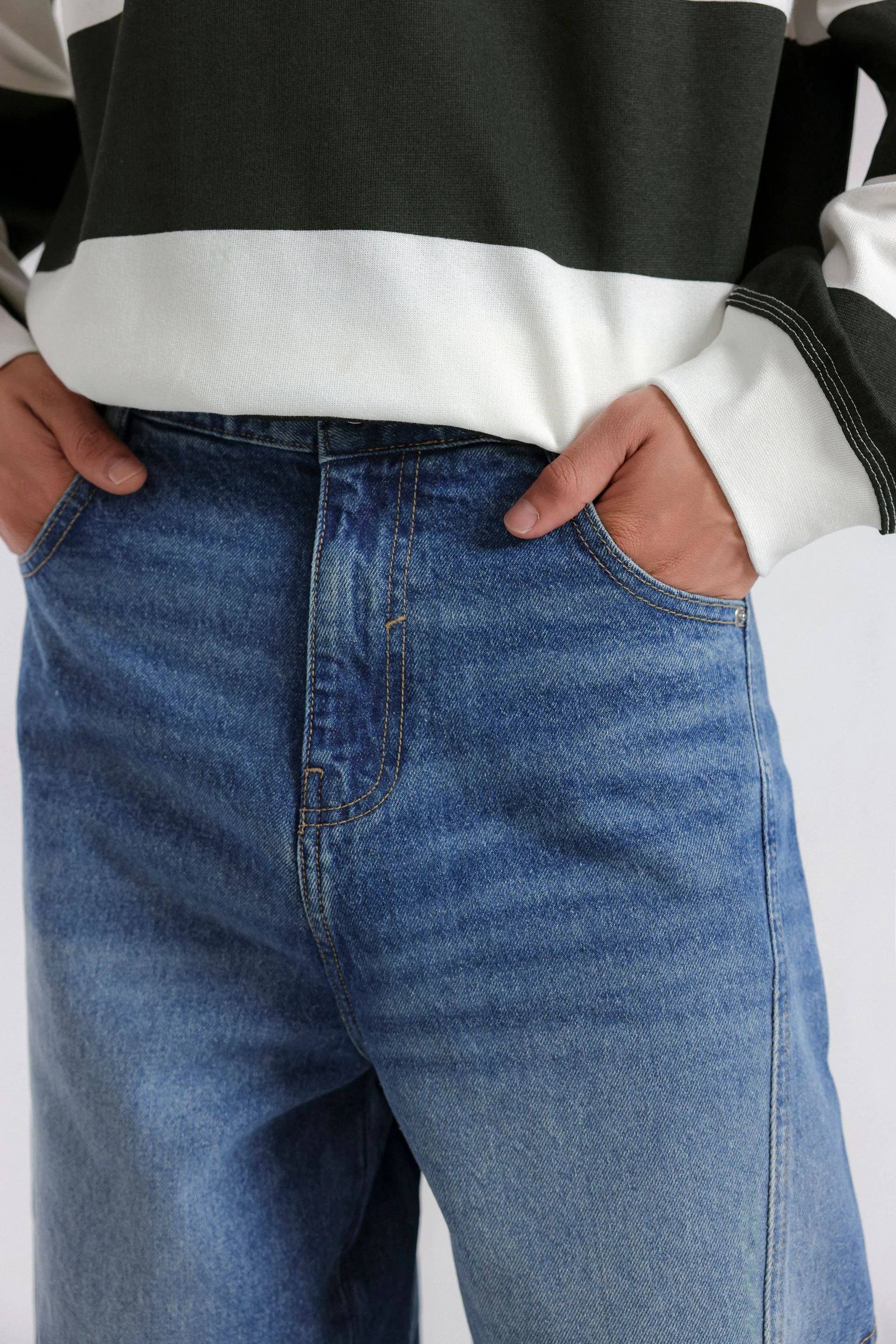 Barrel Fit Jeans