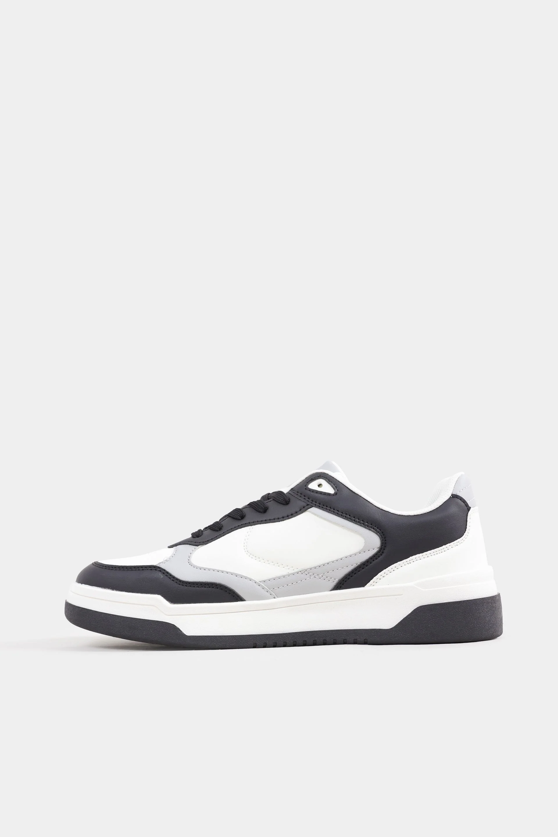 Multi-Piece Contrast Sneakers 10 Multi-Piece Contrast Sneakers