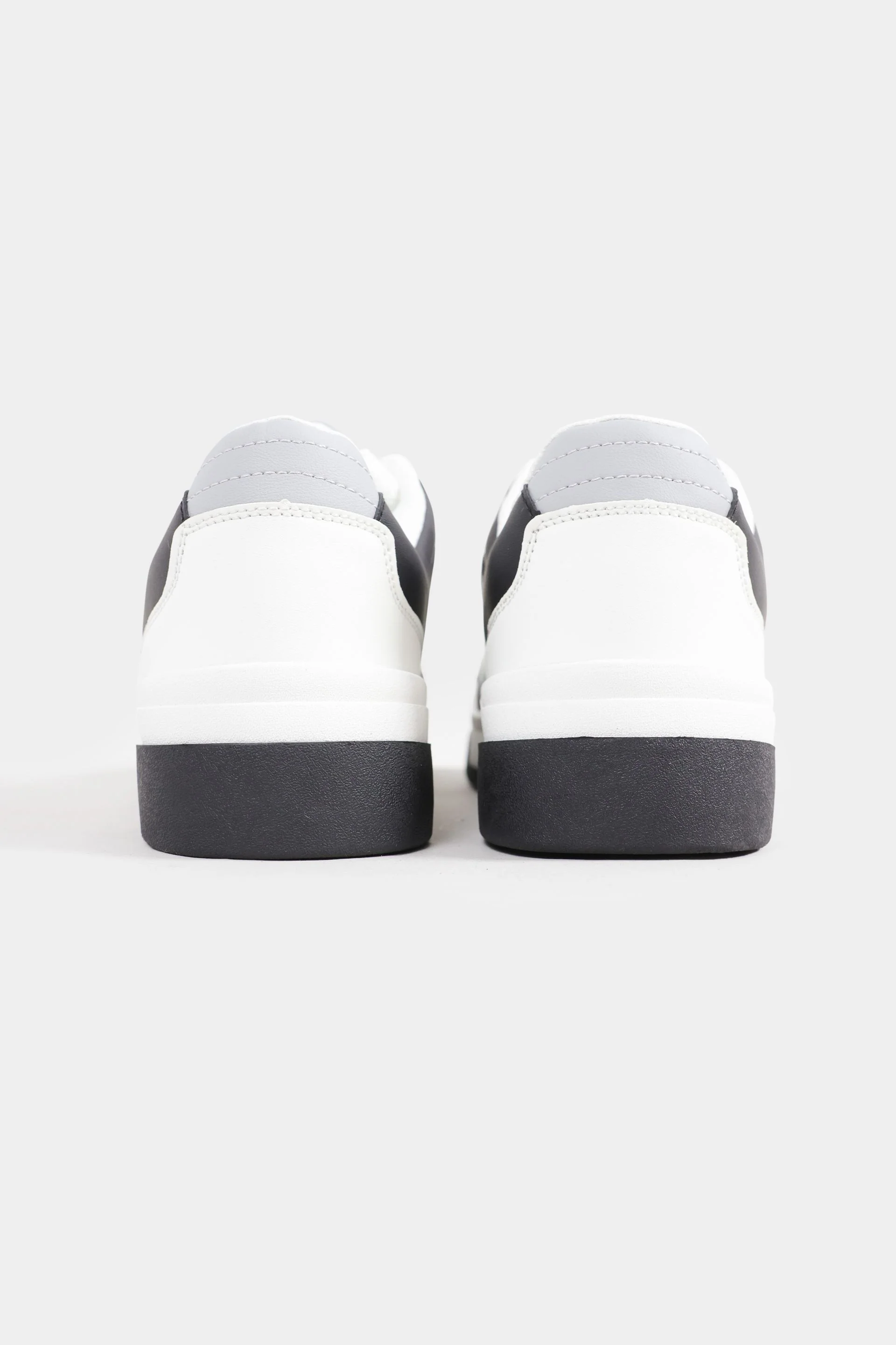 Multi-Piece Contrast Sneakers 11 Multi-Piece Contrast Sneakers