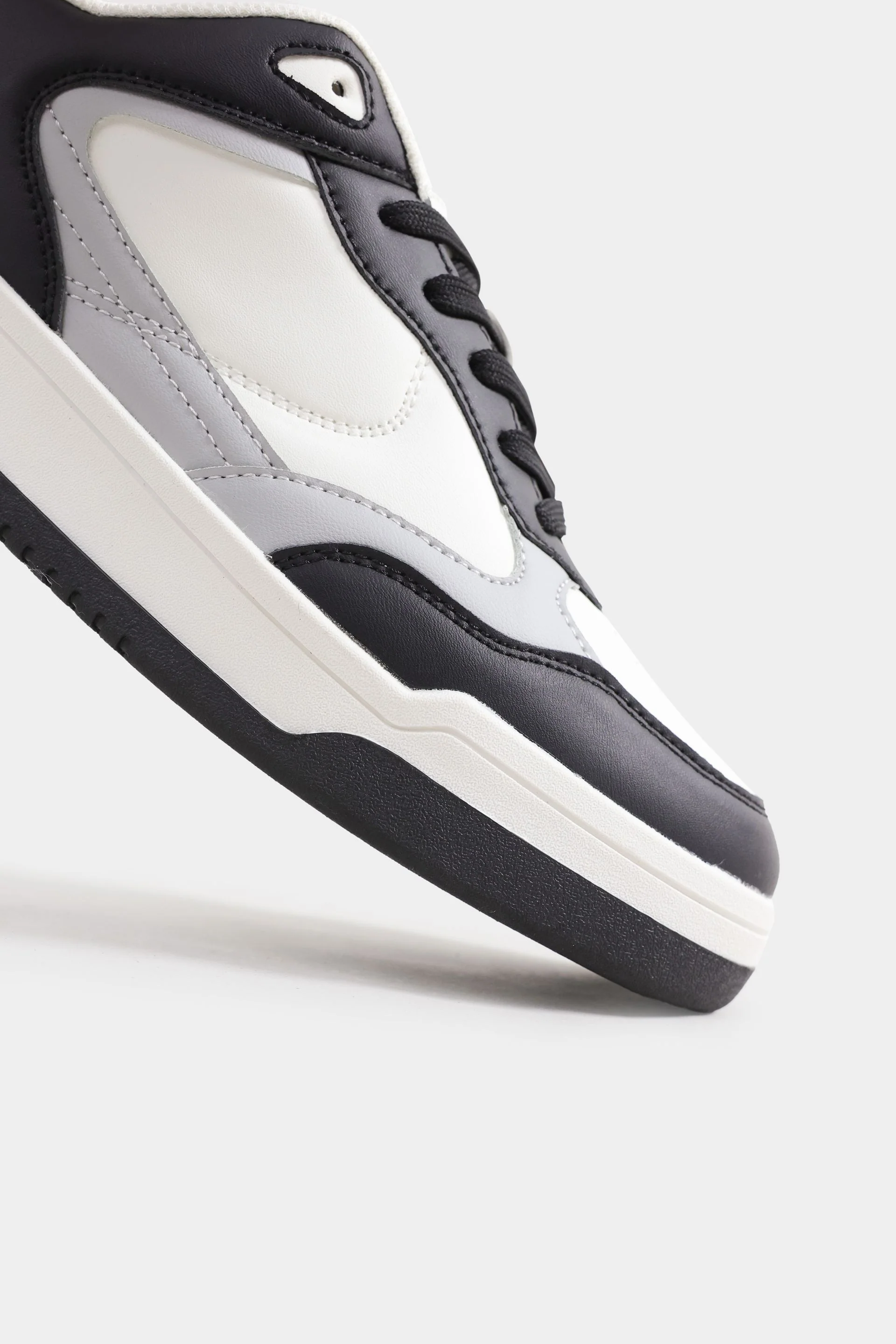 Multi-Piece Contrast Sneakers 9 Multi-Piece Contrast Sneakers