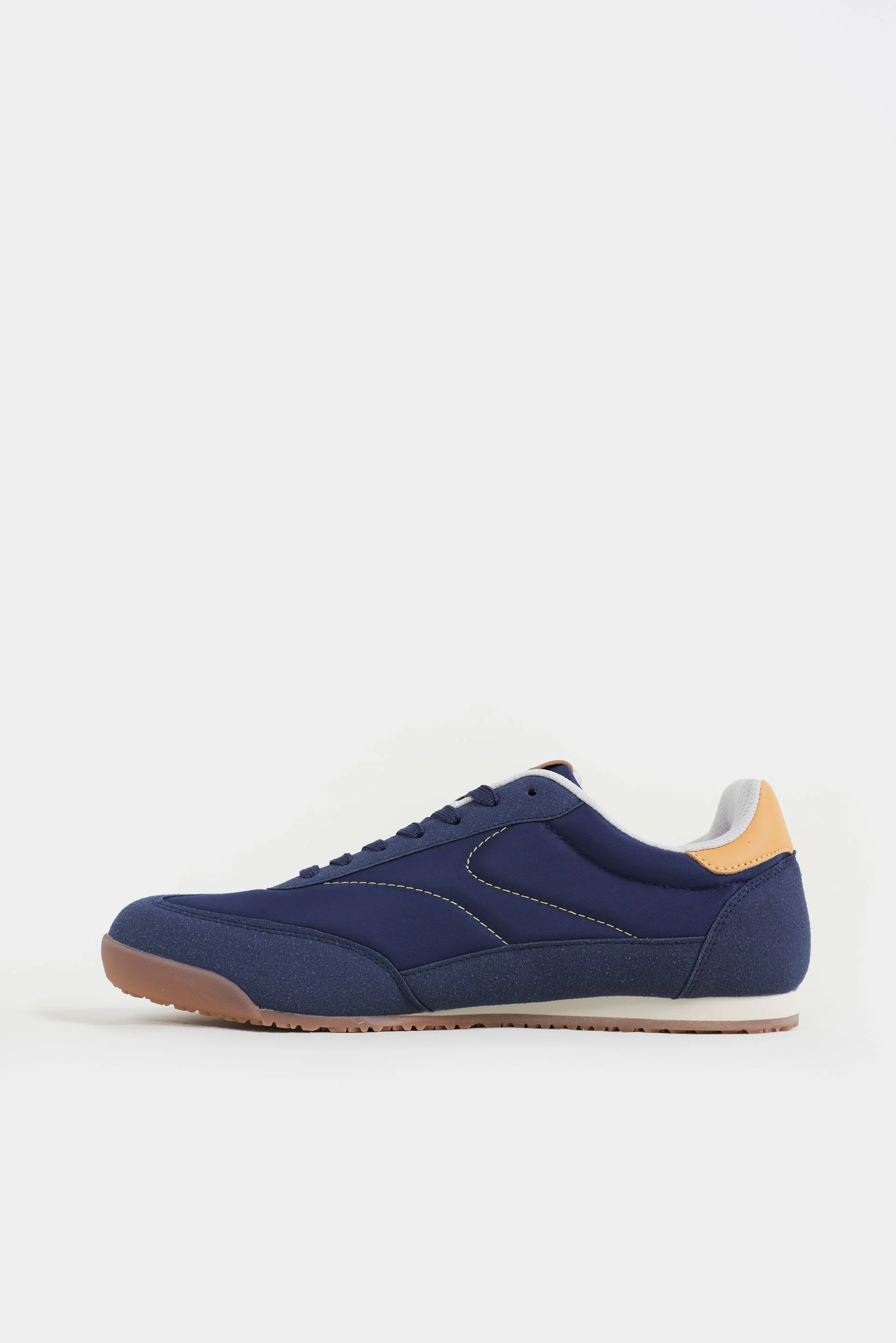 Contrast Trainers