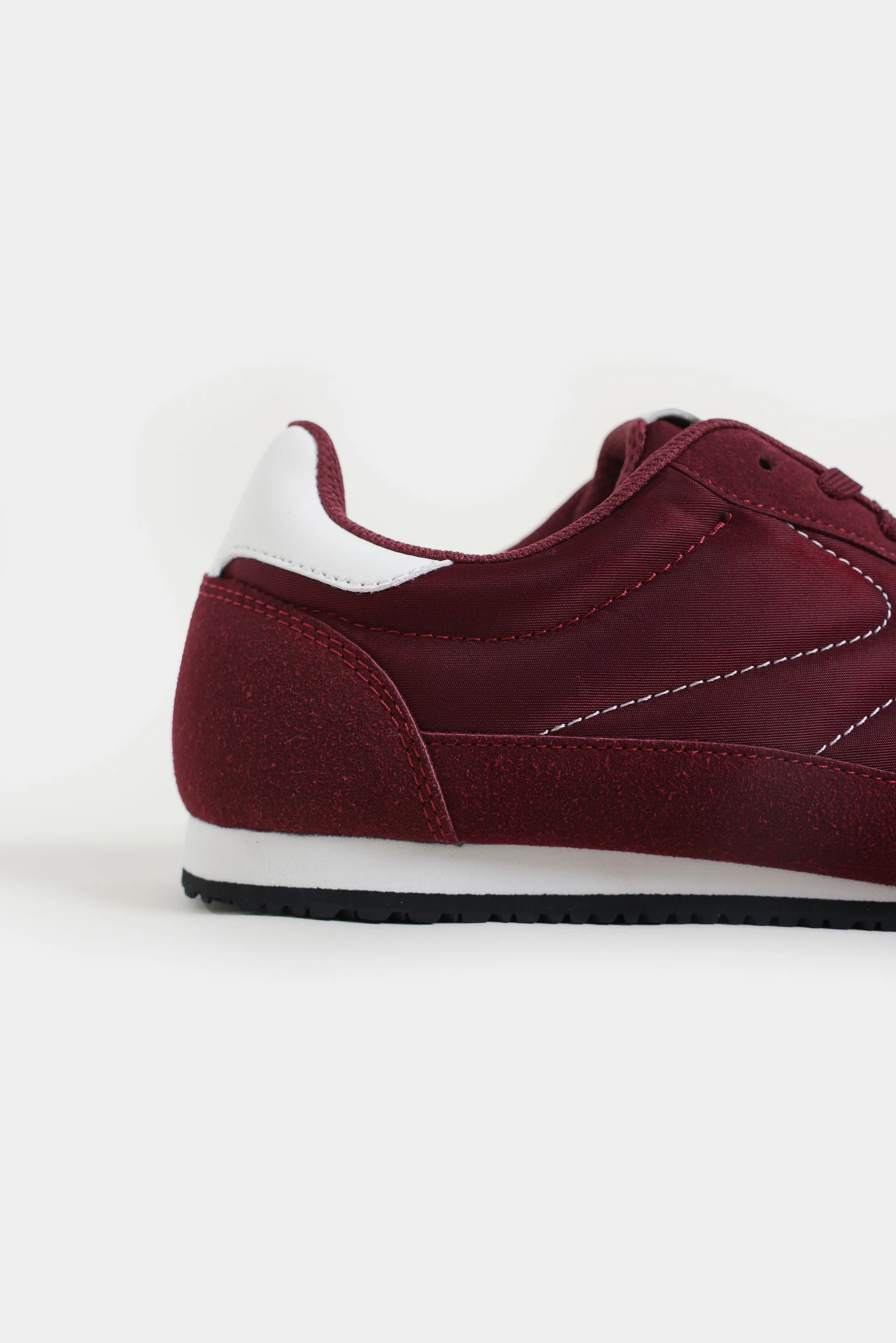 Contrast Trainers
