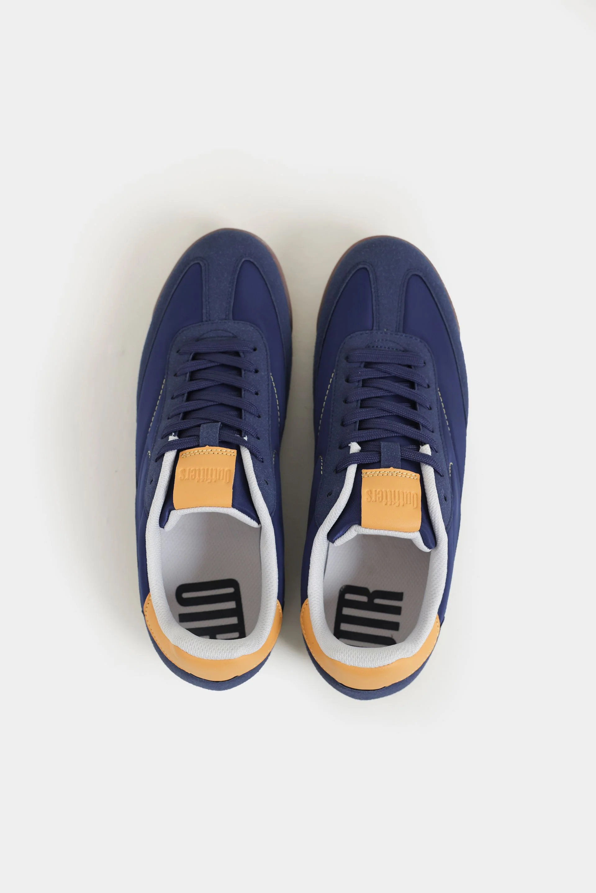 Contrast Trainers