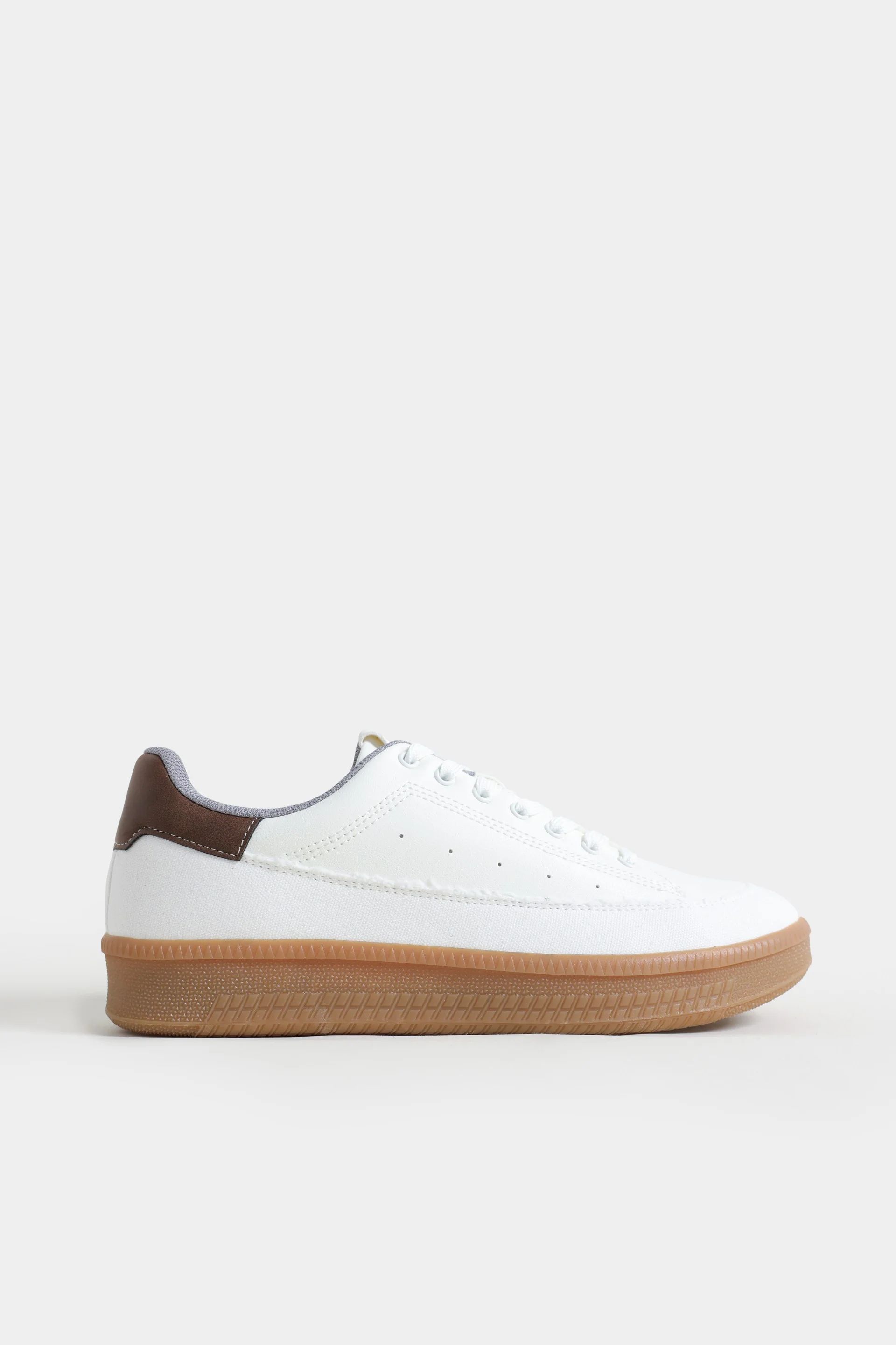 Home 35 Contrast Sole Sneakers