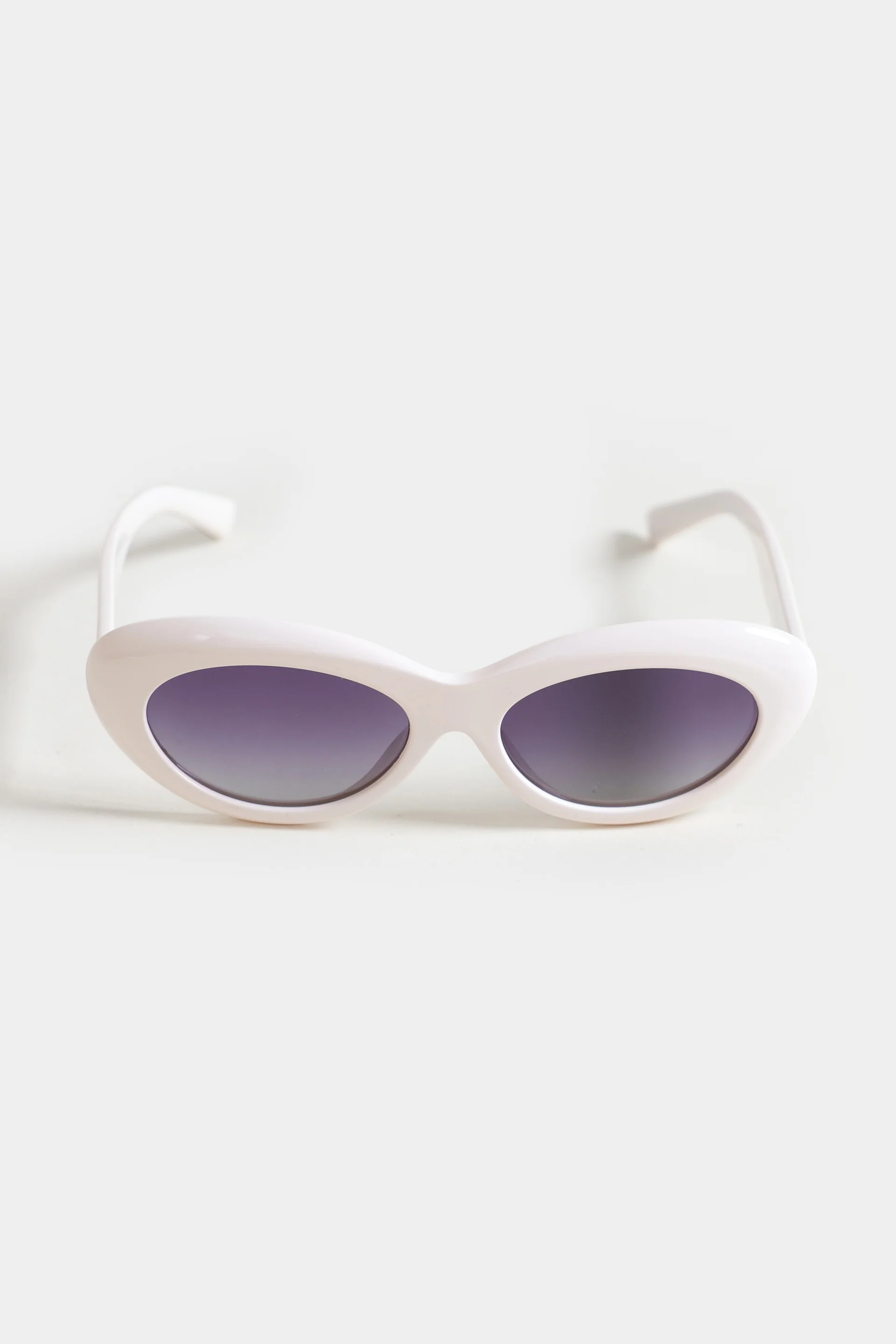 Home 18 Oval Shaped Sunglasses